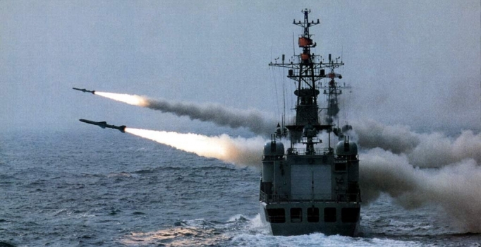 Rusya'nın Hazar Denizi'nden attığı füzelerin İran'a düştüğü iddia edildi