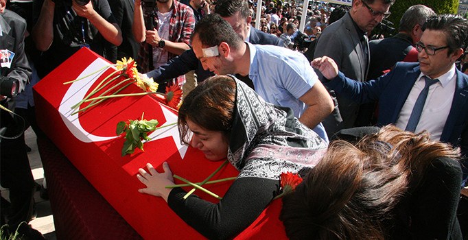 Başsavcı Mustafa Alper ve makam şoförü gözyaşlarıyla toprağa verildi
