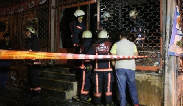 İstanbul'da market yangını: Maddi hasar meydana geldi