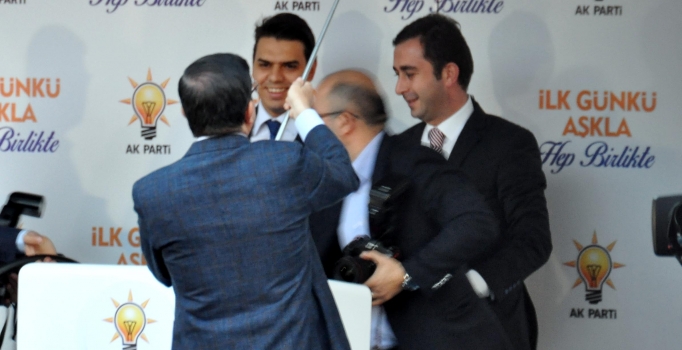 Davutoğlu mitingte selfie çekti! İşte o selfi görüntüleri