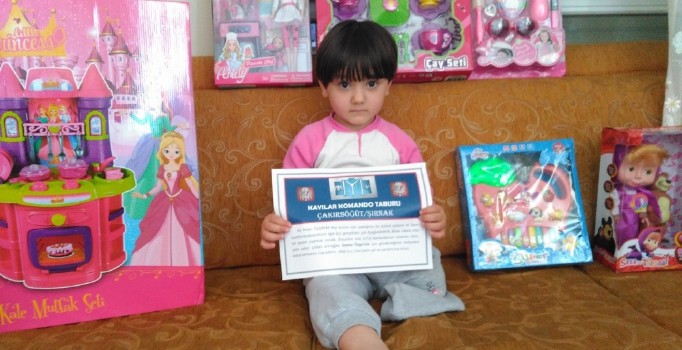 Şırnak'taki komandolardan Özge'ye hediye