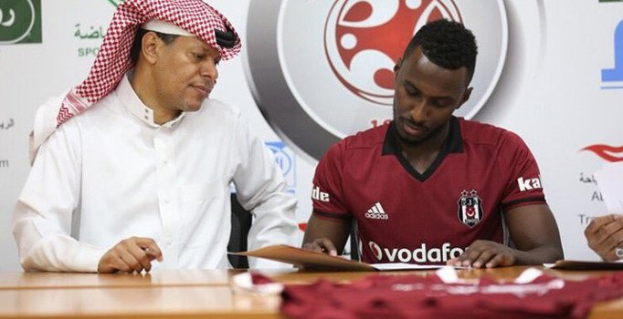 Beşiktaş formasıyla ilginç imza töreni!