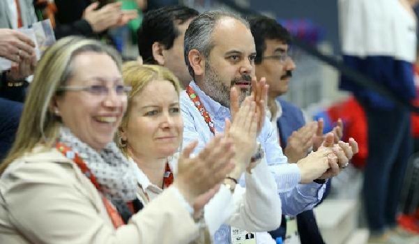 Bakan Kılıç, sporcuları adım adım takip ediyor