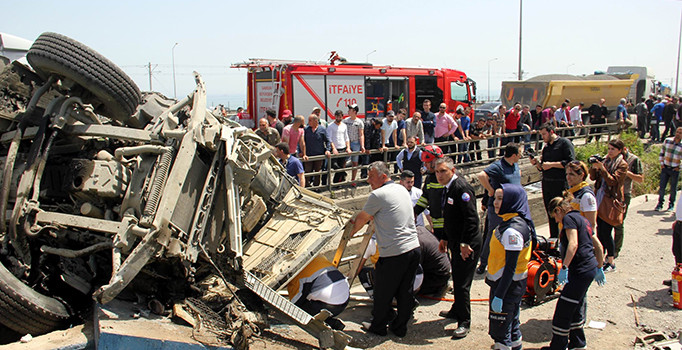 Samsun'da TIR ve kamyon çarpıştı: 2 yaralı