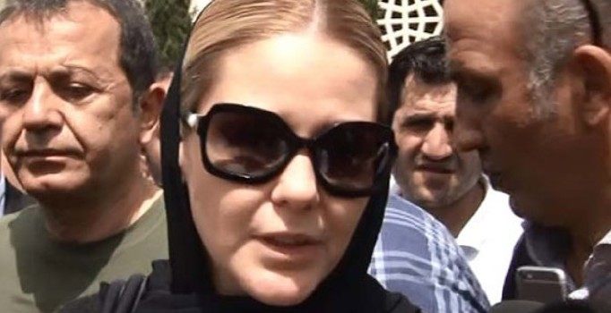 Emine Ün İbrahim Erkal'ın cenazesinde gözyaşlarına hakim olamadı