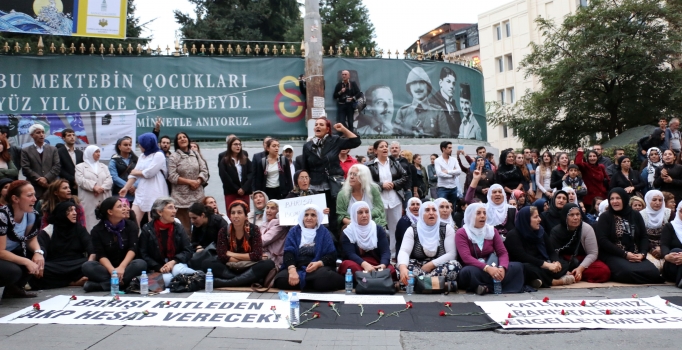 Ankara'daki terör saldırısı İstiklal Caddesi'nde protesto edildi
