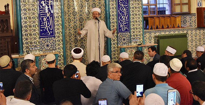 Mehmet Görmez Konya'da gençlerle sabah namazında buluştu