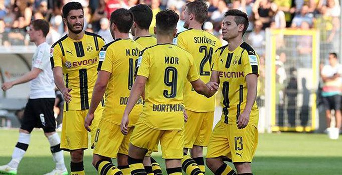 Borussia Dortmund Lucien Favre ile anlaştı