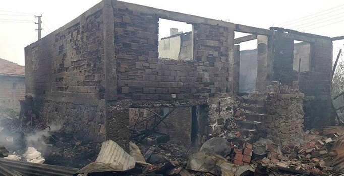 Kastamonu'da korkutan yangın: 5 ev, 4 ahır ve 1 samanlık kül oldu
