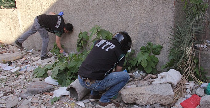 Adana'da uyuşturucu operasyonu: Her taşın altından çıktı