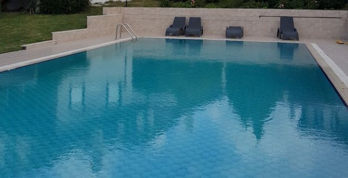 Beylikdüzü’nde lüks sitenin havuzuna düşen 3 yaşındaki çocuk boğuldu