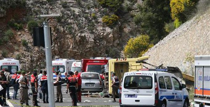 Muğla'da uçuruma devrilen midibüsün sahibi tutuklandı