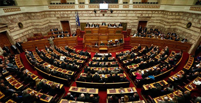 Yunan parlamentosunda kavga çıktı