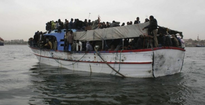 BM'den üye ülkelere göçmen teknelerine müdahale yetkisi