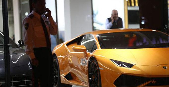 Beşiktaş'ta oto galeriye silahlı saldırı