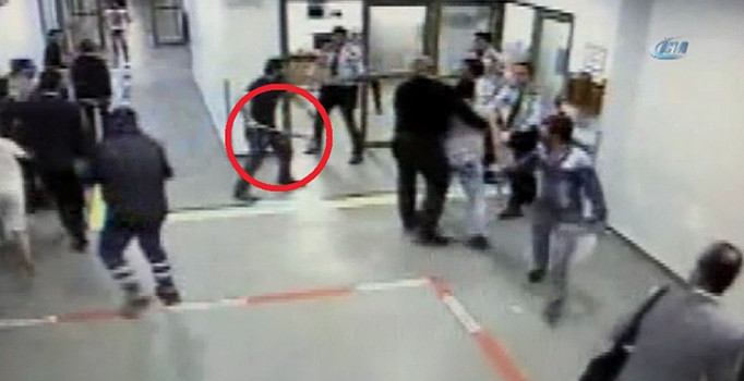 İstanbul’da acil servise baltalı saldırı | Video