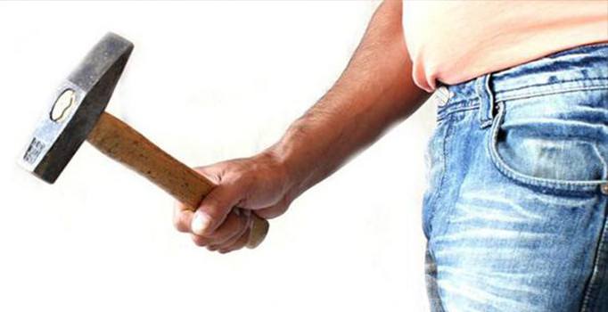 İzmir'de eski koca vahşeti: Çekiçle saldırdı