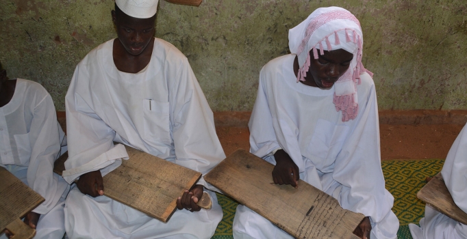 Sudan'da hafızlık asırlardır tahta levhalarla yapılıyor