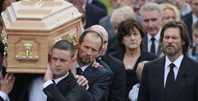 Jim Carrey intihar eden eski sevgilisi Cathriona White'ın tabutunu taşıdı