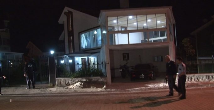 İşadamı kalaşnikoflu saldırıya pompalı tüfekle karşılık verdi