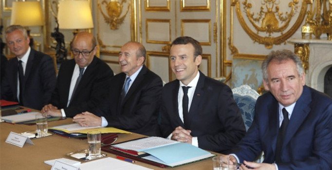 Fransa’da yeni kabine ilk kez toplandı