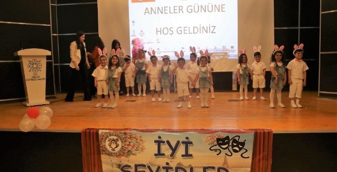 Cizre’de Anneler Günü etkinliği