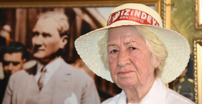 Evini Atatürk müzesine çevirdi