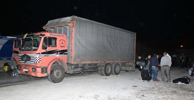 İzmir'de kamyon kasasında 200 sığınmacı yakalandı