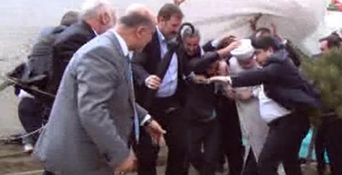 Diyanet İşleri Başkanı Mehmet Görmez tehlike atlattı