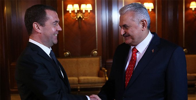 Rusya Başbakanı Medvedev İstanbul'a geliyor