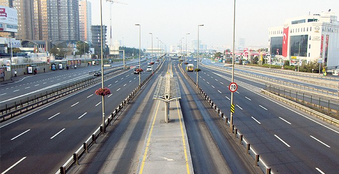 İstanbul'da şampiyonluk kutlamaları ve maç nedeniyle yarın bazı yollar trafiğe kapanacak