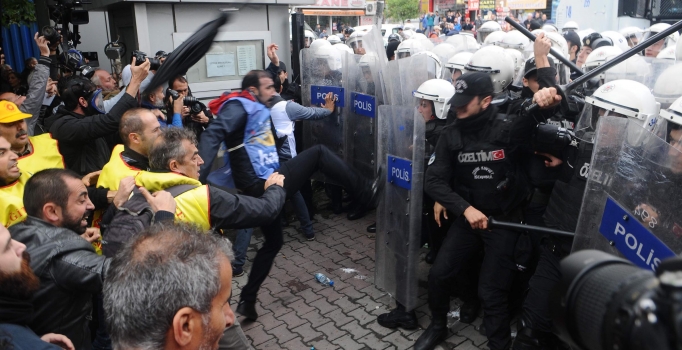 Cerrahpaşa'dan Beyazıt'a yürüyüş arbedesi