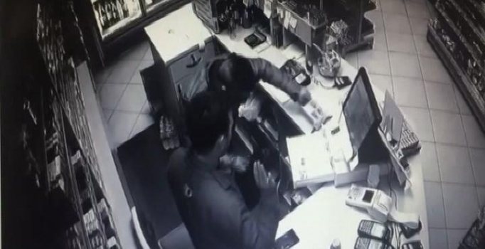 Sancaktepe'de Akaryakıt istasyonunda bıçaklı soygun