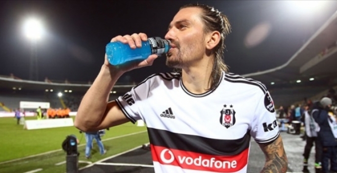 Beşiktaş Ersan Gülüm giderse Benedikt Röcker'i transfer edecek