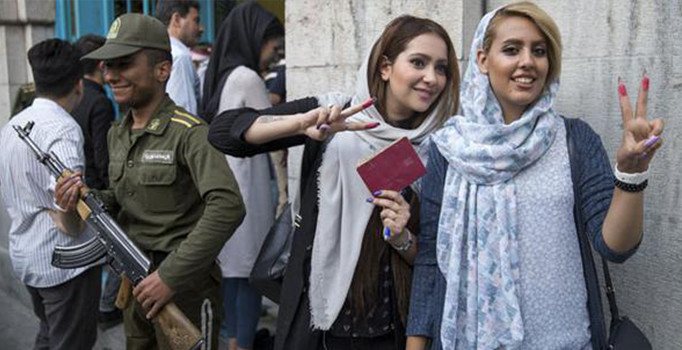 İran'dan ilk gelen resmi sonuçlara göre Ruhani açık ara önde