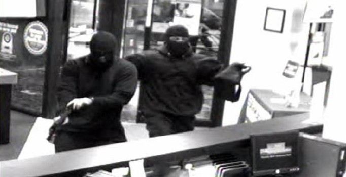 Afganistan'da bankaya saldırı: 2 ölü