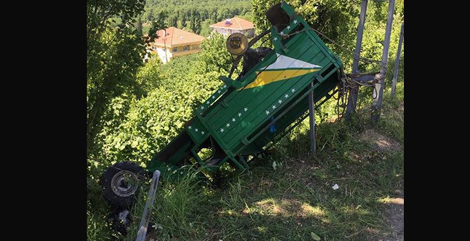 Zonguldak'ta lastiği patlayan tarım aracı takla attı: 6 öğrenci yaralı