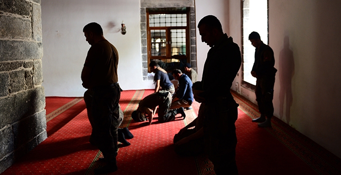 Diyarbakır Sur'daki cami ve kiliseler PKK'lılardan temizlendi