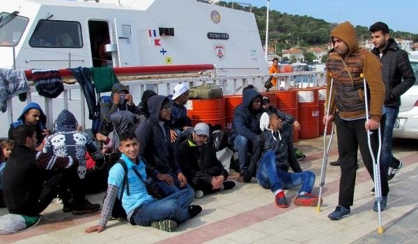 Çeşme'de 187 kaçak göçmen yakalandı