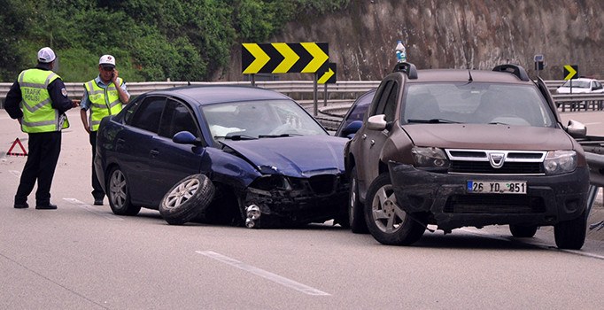 İnegöl’de kaza: 2’si çocuk 5 yaralı