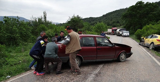 Bilecik'te kaza : 1'i ağır 2 yaralı