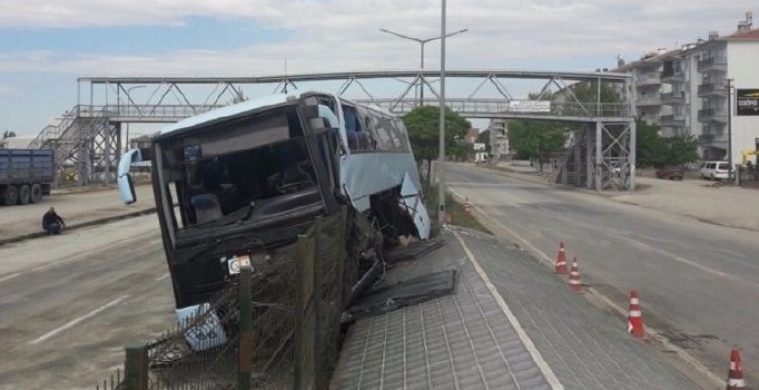 Kongreye gelen AK Partililere kaza şoku