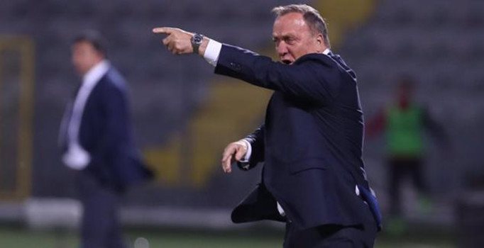 Dick Advocaat, Van Persie’yi milli takıma almadı