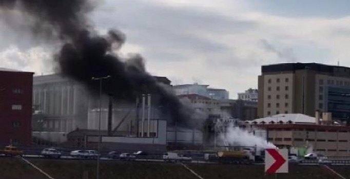 TEM Otoyolu yakınında yağ deposunda yangın