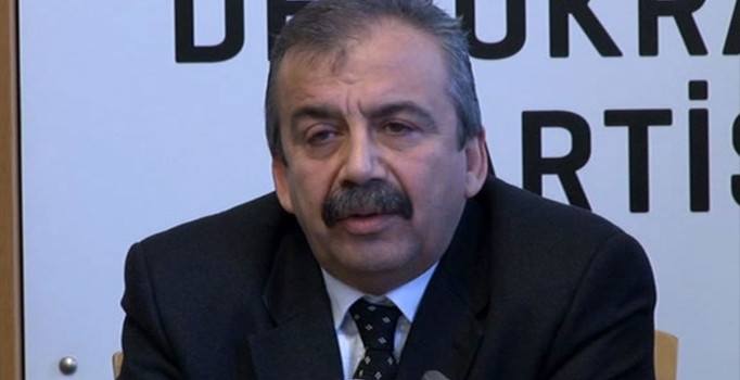 Sırrı Süreyya Önder'den açıklama: Siyaseti bırakıyorum