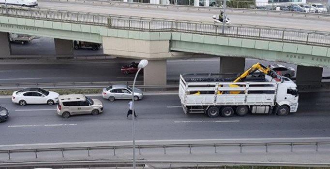 Kartal'da trafiği altüst eden görüntü