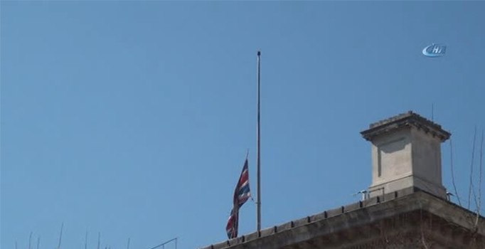 İngiltere Başkonsolosluğunda bayraklar yarıya indirildi