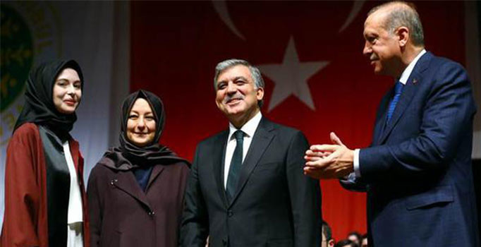 Cumhurbaşkanı Erdoğan ve Abdullah Gül mezuniyet töreninde buluştu
