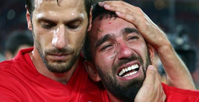 Arda Turan İzlanda zaferi sonrası hem ağladı hem ağlattı