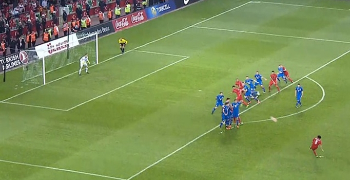 Milli maçı anlatan vatandaşın gol sevinci - video